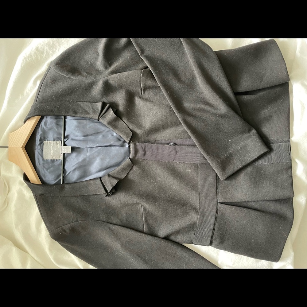 Women’s fitted black blazer
